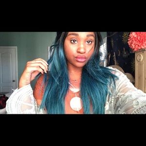 Meet your Posher, Alayia